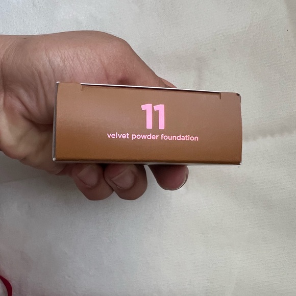 Benefit Velvet Powder Foundation #11 - Picture 3 of 6